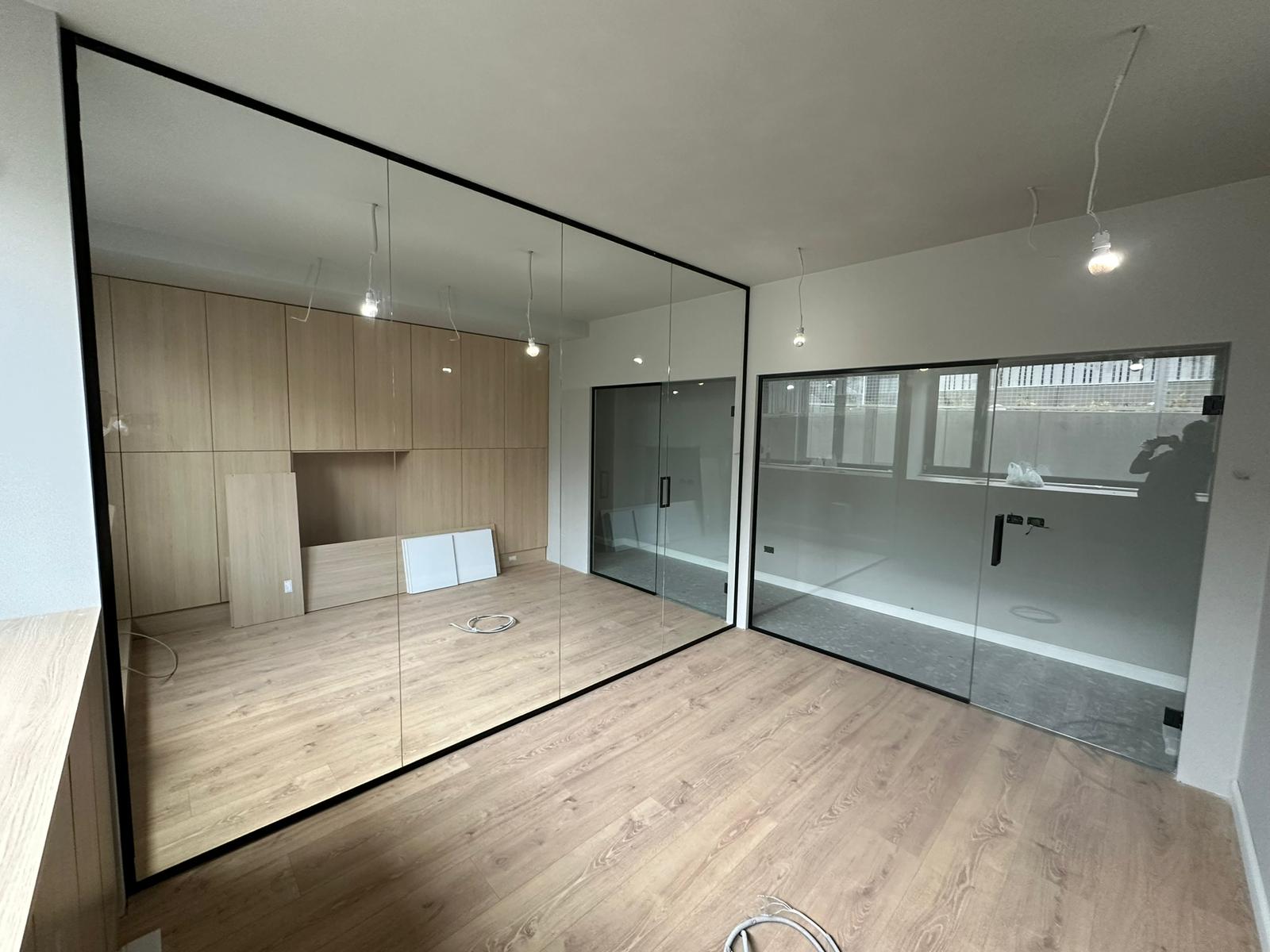Gridoma glass partitions